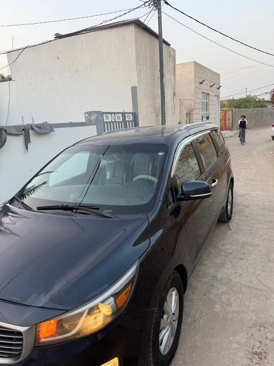 كيا سيدونا 2016 وارد امريكي 
رقم اربيل الدولي بسمي تحويل مباشر تريد وكاله 
محرك ٦سلندر 
المواصفات 
مري شفط 
كامره خلفيه 
ابواب خلفيه كهربائيه شفط  
حساس خلفي 
٧ راكب 
تبريد ٣ قطع 
بردات جام بلادي 
السياره نضيفه جدا بدون اي نقص 
للاستفسار *********** النجف, العراق
