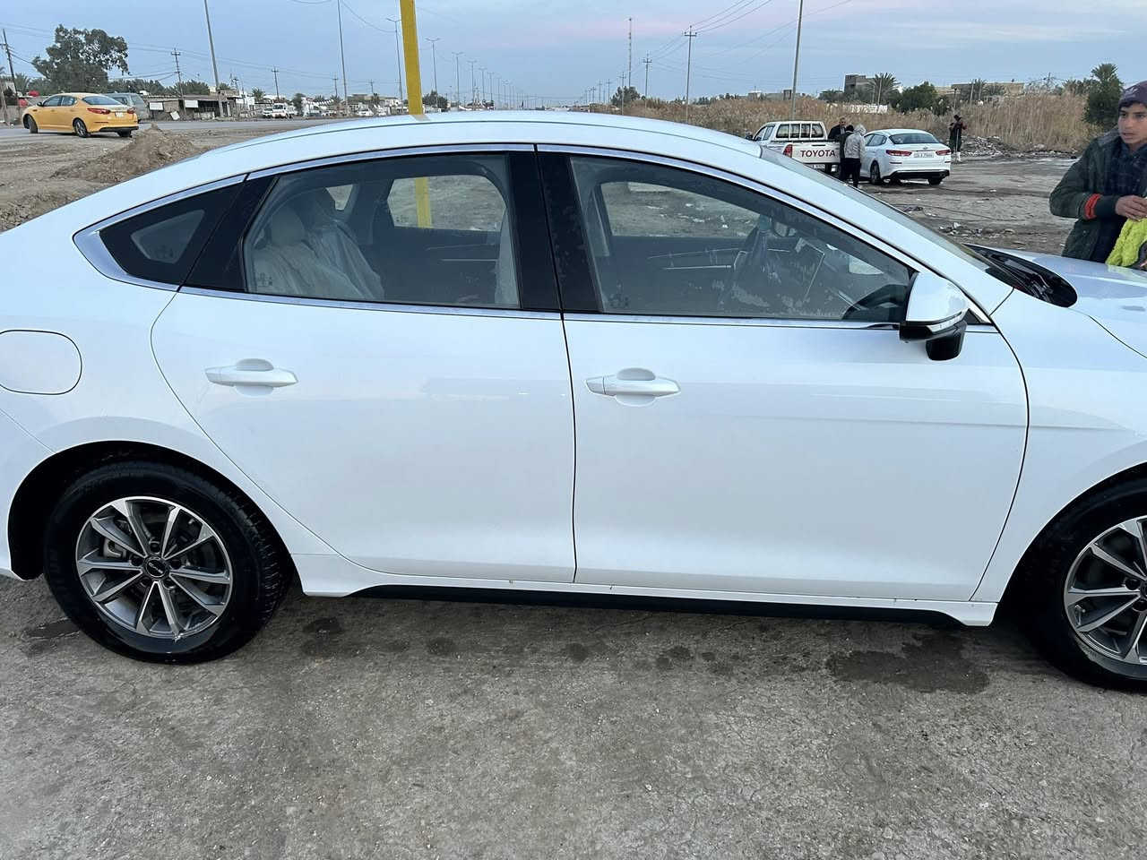 سلام عليكم 
بي وايدي 2025 كفاله عامه
ماشيه 8000 
رقم بغداد بسمي تحويل ثاني يوم إنكليزي
سياره متواجده بدوانيه 
سعر 140 ورقه 
اتصال على رقم 
***********
