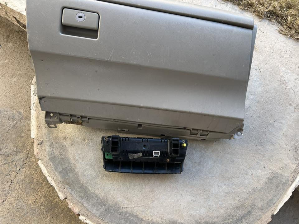 جكمجه وتحكم تبريد وتدفئه وكلبسات جكمجه لموديلات كامري  من 2007 لحد 2011 مستعملات نص عمر قيم واخذ ***********
