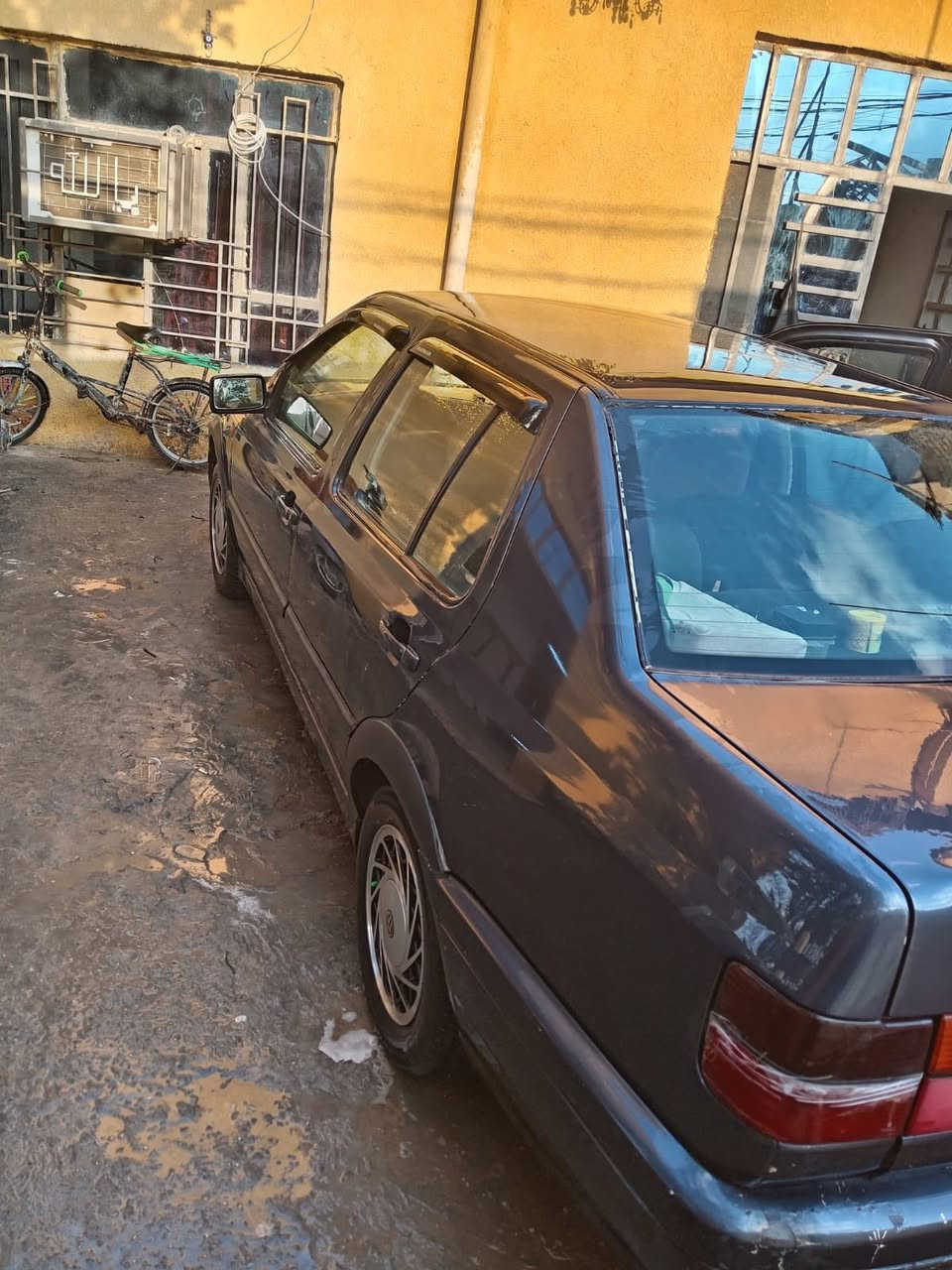 السلام عليكم 
كولف موديل 93 
سياره تعمير جديد صبغ جديد بدون حادث 
رقمً بغداد الرقم الجديد دولي تحويل مباشر
السعر 45 بيها مجال لشراي 
مكان السياره بغداد العبيدي 
👈👈أتصال 📞 ‭0770 331 2498
