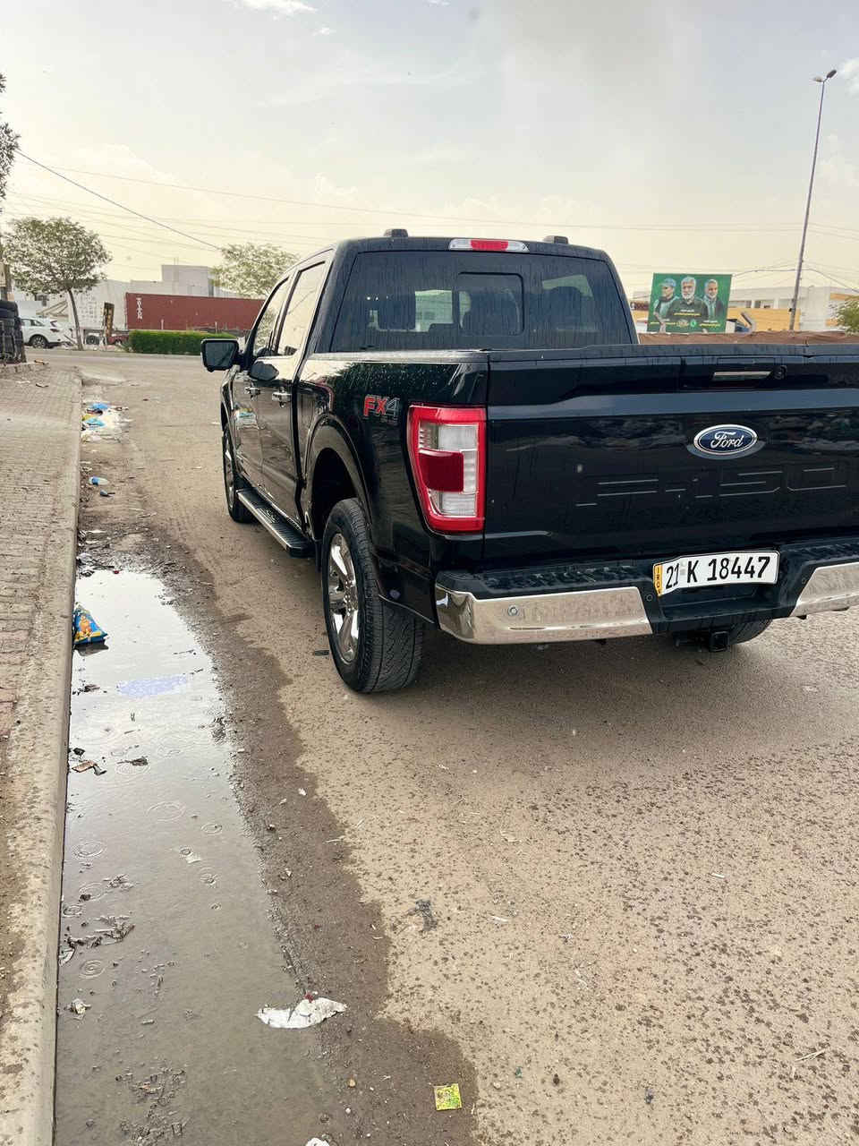 السلام عليكم فورت f150 الفئه Lariat موديل ٢٣
محرك ٦ سلندر ٣٥٠٠ تو تربو هايبرد 
 كلين تايتل /
تشغيل عن بعد/
كامرات 360/
مانع انزلاق/
مثبت سرعه/
رادار امامي خلفي/
مراية جانبيه كهربائي/
مقاعد كهربائي/
مقاعد خزن ٣ انواع قياده /
كشنات تدفئة وتبريد /
مصباح لد/
شاحن لاسلكي/
اضائة ترحيب/
مستشعر وقوف/
نظام فرامل طوارىء/
4*4/
بصمه/
صندوق كهربائي/
اوبعد بيه مواصفات  
ماشيه ٥٤
السعد ٤٠ $
للتواصل على الرقم ***********
