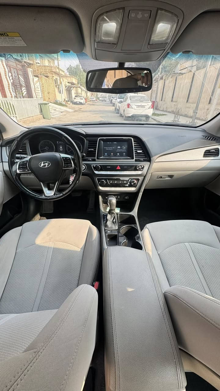 سوناتا موديل 18 
وارد امريكي 
محرك 2400 GDI 
ماشيه 84 mil
نص فول 
رادار بالمري 
شاشه جبيره ابل كاربلاي 
كامره خلفيه 
بصمة تشغيل وبصمة ابواب 
حادث وسونار موضح بالصور 
صبغ نص الجاملغ الخلفي والباب 
وبارد بسيط بجاملغ الامامي جهة الصدر واضح بالصور 
السياره كلها ليبل واحد بدون ايرباك 
كير محرك حداديه تبريد كله مكفول 
السعر 145بيها مجال قليل 
رقم بغداد باسمي سنويه جديده 
مكانها ميسان العماره / بغداد بسمايه وحسب الاتفاق وي المشتري 
للاستفسار ***********
