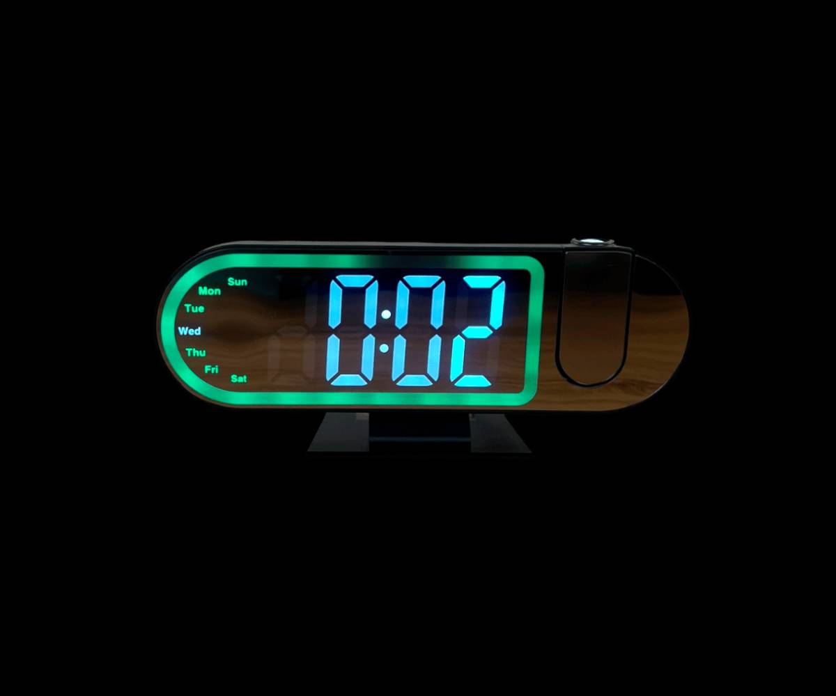 ساعة مو بس تشوفك الوقت… تعرضه على الجدار! ⏰✨

شاشة LED واضحة + بروجكتر ليزر يعرّض الوقت على السقف

إضاءة محيطية تغيّر شكل الغرفة بالكامل

منبه + غفوة + عرض حرارة وتاريخ

تصميم أنيق بلمسة خشبية

مناسبة لغرفة النوم أو المكتب

راحة وأناقة بتفاصيل ذكية 👌