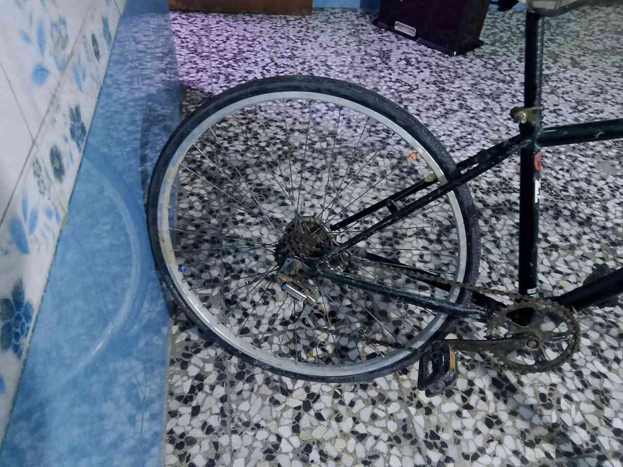 السلام عليكم بايسكل c700نضيف سعر 35 مكاني بغداد البياع تقاطع درويش ***********واتساب فقط
