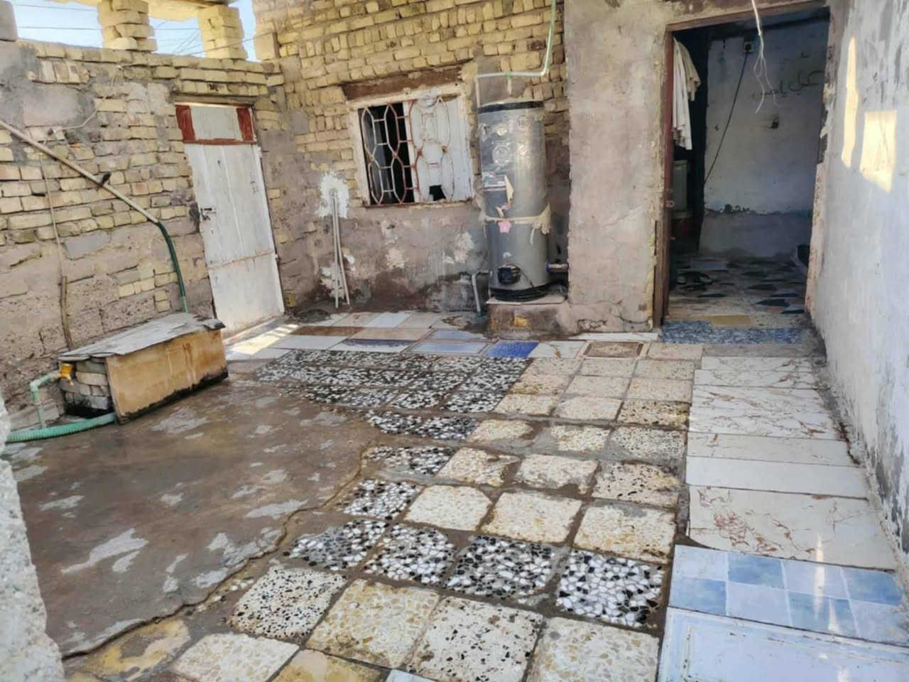 ياالله 
سلام عليكم 
البيت البيع  تجاوز 
مساحه كبيره 
يحتوي على استقبال وصاله ومطبخ وغرفتين نوم وصحيات داخليه وصحيات خارجيه 
الشيشان ثانيه كل خدمات موجوده
بي غرفتين عكاده وباقي سندويج
سعره ((13)) وبي مجال  
شراي يتصل ((***********))
...
