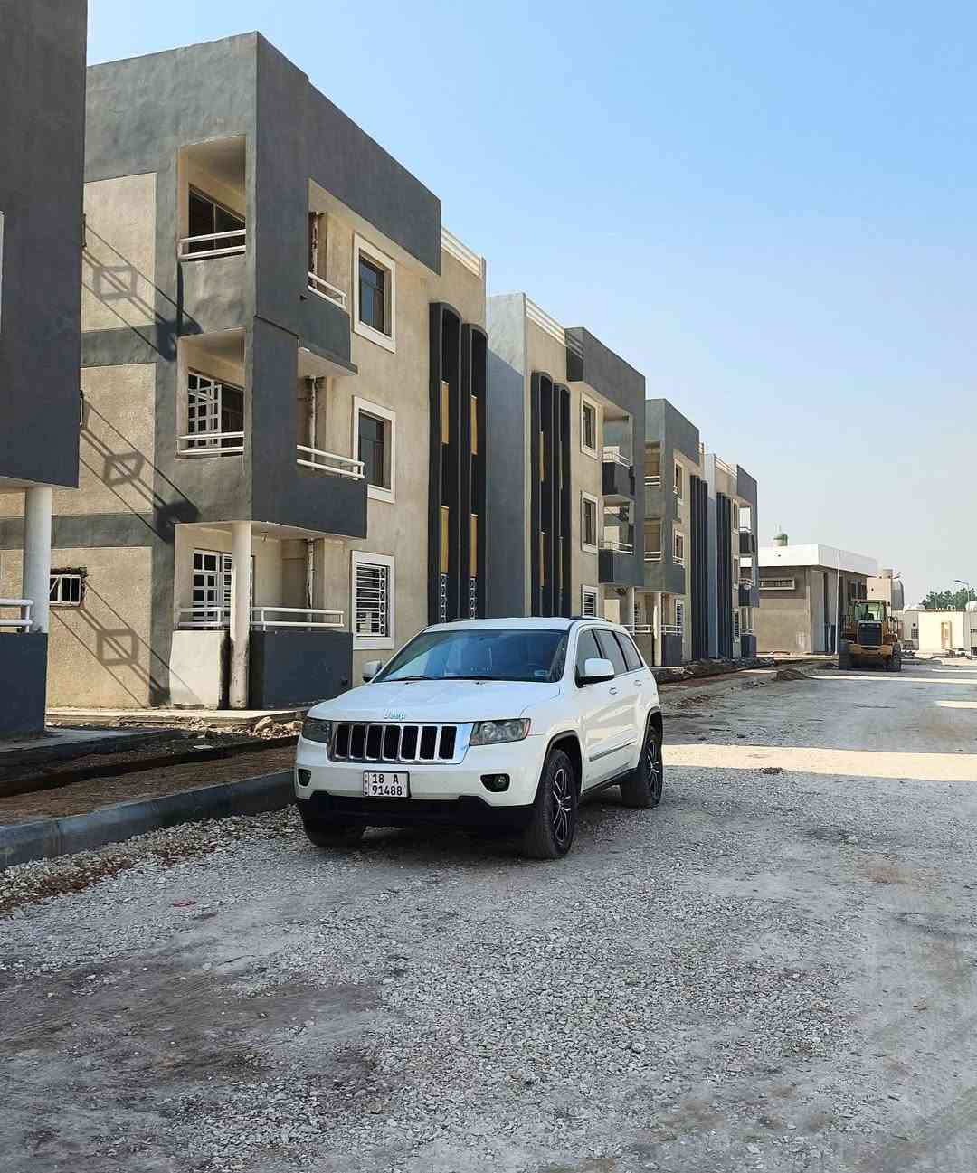 السلام عليكم
جيب كراند شيروكي 2012 ابيض 
السيارة وارد امريكي كلين
 تحكم ستيرن اربع جهات 
كرسي السايق كهرباء 
حساسات خلفية 
بصمة تشغيل+ بصمة ابواب + بصمة جنطة
مري كهرباء 
دفع رباعي 4×4 
كير اوتو + عادي  
السيارة مسويلها سيرفس كامل حداديه جديدة صدر امامي جديد خلفي جديد
دجات مكينه جدد دجت كير جديدة 
تدفئة شغاله + تبريد ثلج 
منظف غرفة احتراق كامله
شادلها ويل حجمه 18 فتحته من جيب موديل 2018 امريكي 
اخواني السيارة مال جناي مو بياع شراي 
السيارة ماشية 190 الف 
 سنوية جديدة للـ 2030
رقمها بابل انكليزي بأسمي تحويل ثاني يوم 
السعر 179 ورقة بيها مجال للشراي
رقمي :
***********  بي واتساب
