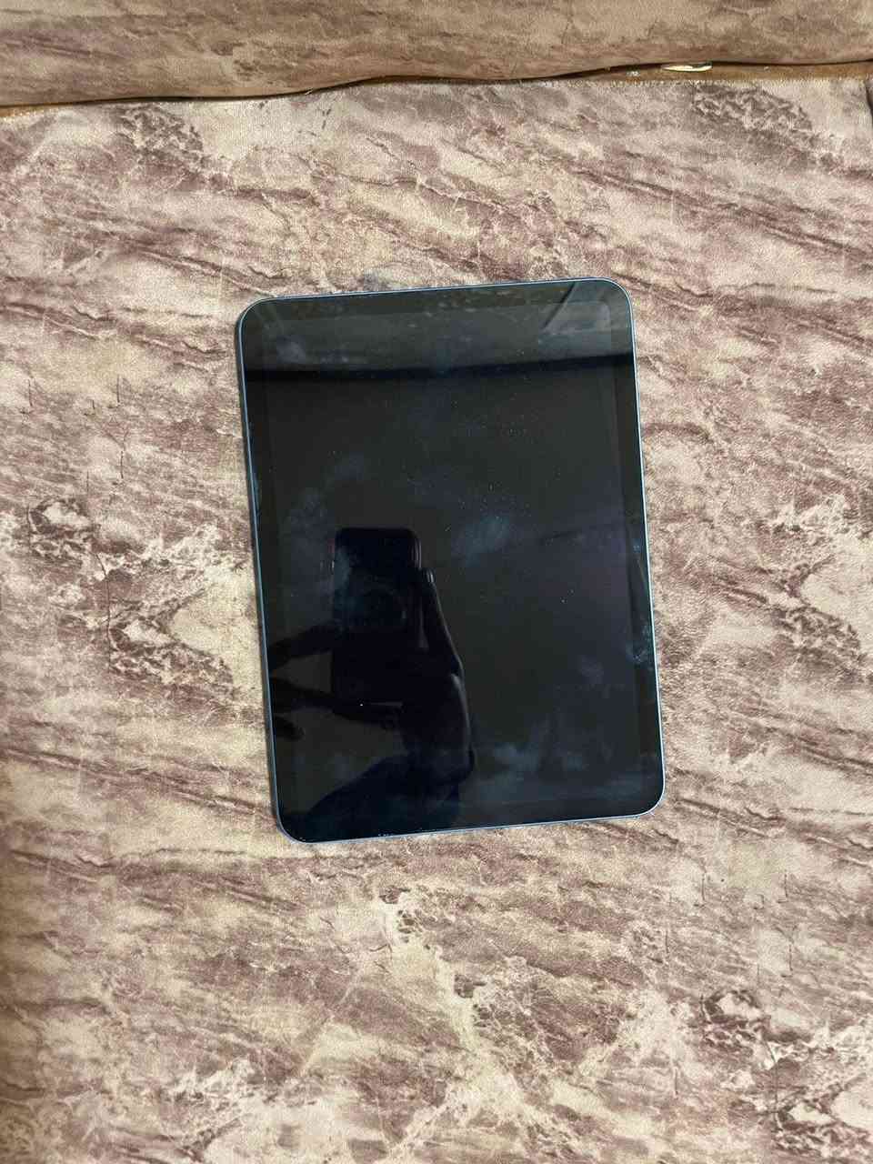 سلام ايفون ايباد 10
ذاكره 64
بطاريه 88 
السعر 450 وبي مجال 
جهاز لا تصليح ولا شي جهاز جديد
***********
