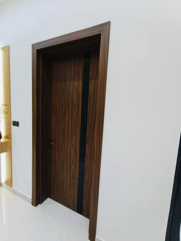 بين بساطة التصميم وقوة التنفيذ.. اختاروا الأبواب اللي تجمع بين عصرية الموديل ومتانة الخشب الأصلي

"نقدملكم أحدث موديلات الأبواب (التركية المودرن) اللي تتميز بـ:
• عزل صوتي وحراري: نظام كبس متطور يضمنلك الهدوء التام داخل غرفتك ويحمي بيتك من حرارة الصيف.
• تصميم هندسي: نقشات دقيقة وبأحدث الماكينات، تضمن تناسق المربعات والخطوط بنسبة 100%.
• نظام كتم الأتربة: چارچوب مزود بربلات أصلية تمنع دخول الغبار والضوضاء، وتخلي سدة الباب ناعمة وراقية.
• متانة تدوم: خشب MDF عالي الكثافة مغلف بقشرة طبيعية، مقاوم للرطوبة ويحافظ على جماليته لسنين طويلة.
ننفذ لكم كافة القياسات والتصاميم حسب طلبكم.. لأننا نعتني بأدق التفاصيل.
للحجز والاستفسار (واتساب): 📱
• ***********
• ***********
