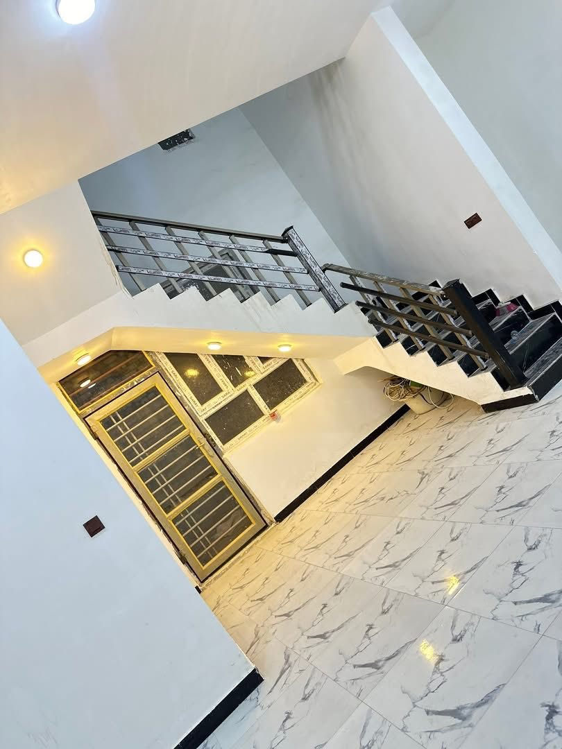 الدار للايجار ٢٠٠متر غرفتين وصالات ٢ ومطبخ وصحيات وطارمه العنوان التقيه الثالثه مجمع الروان للاستفسار ***********
