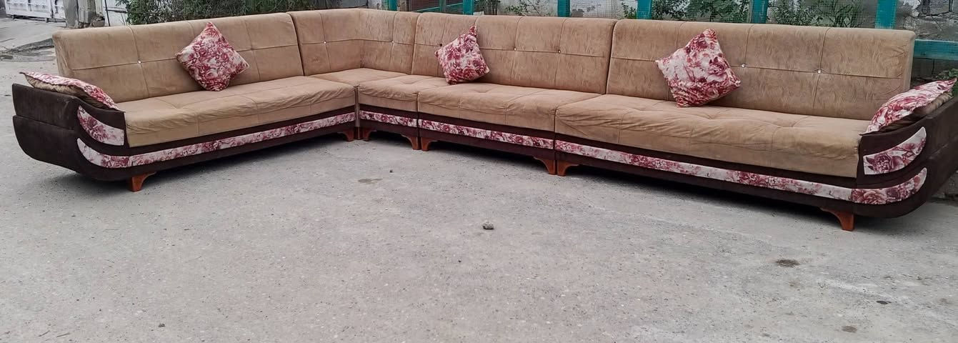 ⚜️  ديوان 10 مقاعد
⚜️  كلش نضيفه 

⚜️ المكان حصوه حي عداي

⚜️ للاسفسار الاتصال ***********
