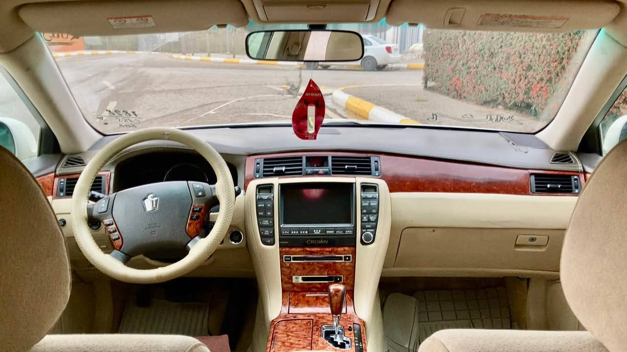 CROWN ROYAL SALON GRS 182 🤍📦
 شاهینە 2005 موس
بەسمە ڕەش
ناوزەرد 
گەورە بە گەورە 
بێ دوکەڵ
هەموو گیانی بەشەرت 
 تحدید سرعە 
سوکان ڤۆلیۆم
شاشە و کامێرا 
مەجموعە سوکانی ليگزز 
بۆشی سوکانی نیە
سەقفی  زۆر جوانە  بێ چاڵ و ڕەگلە
سعری 68 گەڵا و مەجالێکی کەم 
شوێن سلێمانی
*********** السليمانية, العراق
