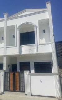 يتوفر دار للبيع مساحه100 متر  بسعر115 وبي مجال  يحتوي ع ثلاث غرف نوم و...
