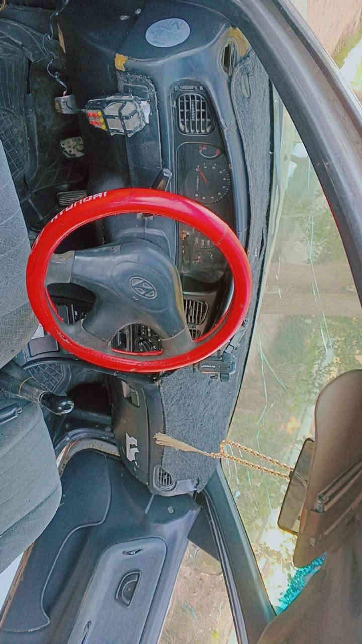 سونتا تو موديل 1994
1-تخم تايرات 
2-تدفئه تبريد 
3-رقم بغداد 
4مصدات جداد 
السيارات حلوه اونضيفه كهربائياته كله شغاله السيارات واضحه بل صور 
رايده اب46اوبيه مجال لشراي ليريد يتصل على هذا الرقم *********** وشكراً
