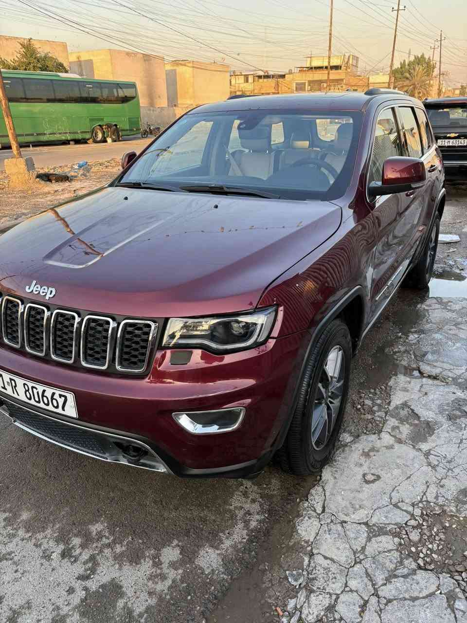 السلام عليكم
سياره جيب موديل 2019  خليجي 
 فئه Laredo
ماشيه 86,000
فتحه مري شفط  وبعد معروفه موصفات لريدو 
بيها ضرر جاملغ وبنيد بدون دواخل وبيها شويه صبغ بل جاملغ الخلفي 
كير مكينه كفاله 
حداديه كفاله 
السعر 235
لتواصل *********** 
العنوان بغداد الجديده
