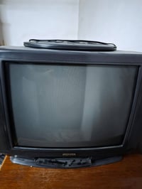 تلفزيون كونكا • ٢١ بوصة • مستعمل مع ريموت