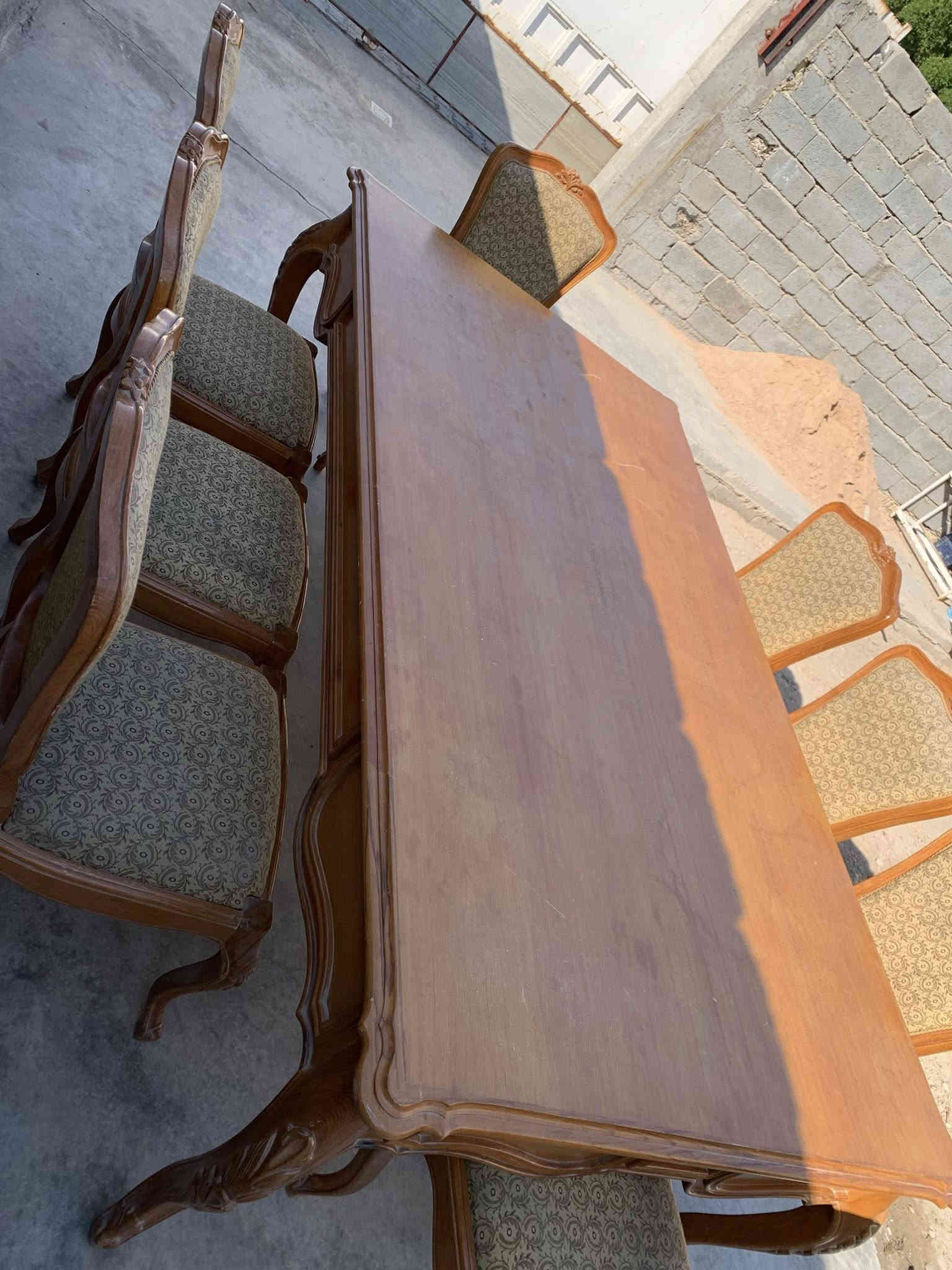 السلام عليكم ورحمة الله وبركاته عندي ميز طعام خشب بورمي ٨ كراسي وبدون أي ضرر   *********** /***********
