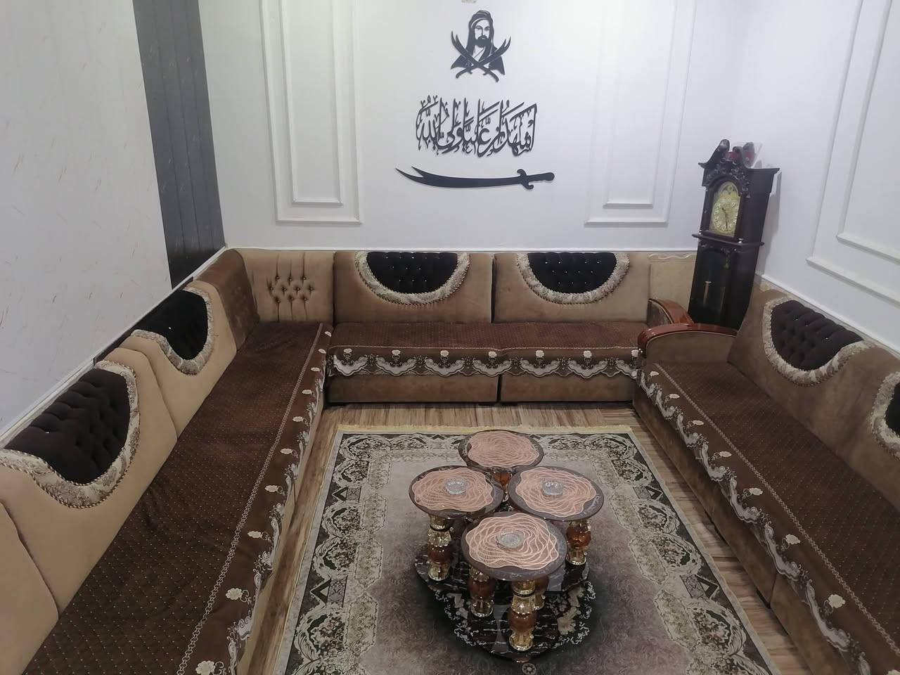 السلام عليكم
قنفات للبيع يتكون من... 
تخم ونص من 11 قطعة. 

وكذلك يتوفر طبلات عدد 4 ص 
1 ك
السعر 550 وبيهن مجال 
📍: البصره الزبير 
الاستفسار على الارقم الاتي او مراسله الصفحه
📱:***********
