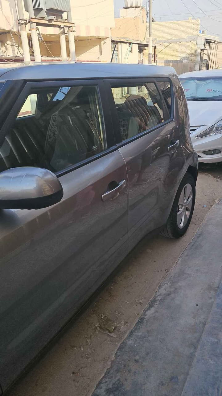 سيارة صول ٢٠١٤ امريكي للبيع 
محرك ١٦٠٠ gdi 
ماشية ١٣٠ الف قابل للزيادة 
السيارة نظيفه بس بيها ضربات مصلحة وضربات ممصلحة 
مكانها بغداد 
السعر ٨٢ ورقة 
للاستفسار *********** Colombo, Sri Lanka
