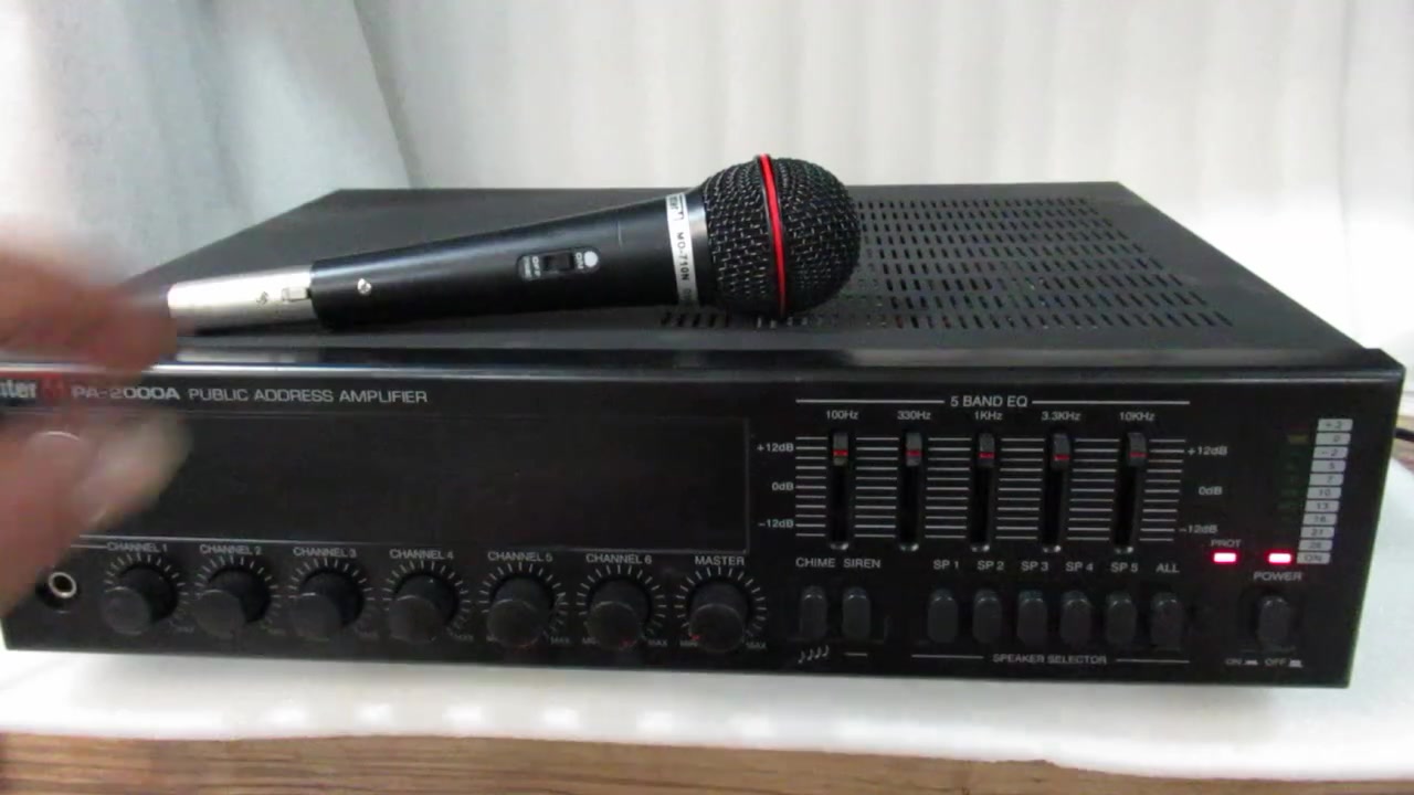Inter-M PA-2000A                 مضخّم صوت احترافي لنظام النداء العام

الحل الأمثل للمساجد، المدارس، القاعات، الشركات،

 المستشفيات، المطاعم، والمولات .

 المواصفات التقنية (Technical Specifications)

قدرة خرج عالية 60 واط RMS – صوت قوي وواضح لتغطية مساحات كبيرة.

نطاق تردد واسع من 60Hz إلى 20kHz لضمان جودة صوت نقية في الكلام والموسيقى.

تشويه منخفض جداً THD أقل من 1% – أداء صوتي مستقر وممتاز.

نسبة إشارة إلى ضوضاء 105dB – صفاء صوت عالي دون تشويش.

موازن جرافيكي 5 نطاقات للتحكّم الكامل بنبرة الصوت حسب المكان.

6 قنوات دخل (ميكروفون/خط) للتحكّم بجميع مصادر الصوت.

مداخل موازنة Balanced XLR لضمان نقل صوت بدون تشويش.

مخرجات سماعات متعددة: 4Ω، 8Ω، 70V، 100V

— مناسبة لأنظمة السماعات الصغيرة والكبيرة.

استهلاك طاقة منخفض 95 واط – اقتصادي ومتين.

تصميم قوي بوزن حوالي 10 كجم وأبعاد 420×100×320 مم يناسب تركيبه في الرفوف.

لمميزات (Key Features)

تحكّم لكل قناة بمستوى الصوت والحساسية — مرونة مثالية لأي إعداد صوتي.

اختيار 5 مناطق صوتية + تشغيل عام (ALL) — توزيع الصوت بدقة في مختلف المواقع.

صافرة Chime لبدء الإعلان وصفارة إنذار Siren للطوارئ — جاهز لأي سيناريو.

مدخل هاتف مع أولوية — الإعلانات الطارئة تكون أوضح وفورية.

إمكانية توسيع النظام عبر مداخل/مخارج Link — قابل للنمو مع مشروعك.

يدعم التثبيت في Rack 19” — مناسب لغرف الأجهزة الاحترافية.

أداء قوي وموثوق مخصّص لأعمال النداء العام

تحكّم كامل ومرونة عالية في إدارة الصوت

مناسب للمساحات الكبيرة والمشاريع الاحترافية

جودة كورية مُعتمدة عالميًا

 جاهز للعمل لساعات طويلة بدون مشاكل

 خيار مثالي للشركات والمطورين والأنظمة المؤسسية

السعر 100 الف 

يوجد توصيل


**إذا كنت صاحب هذا الإعلان وتريد حذفه لأي سبب، رجاءا أرسل رسالة إلى الدعم الفني**