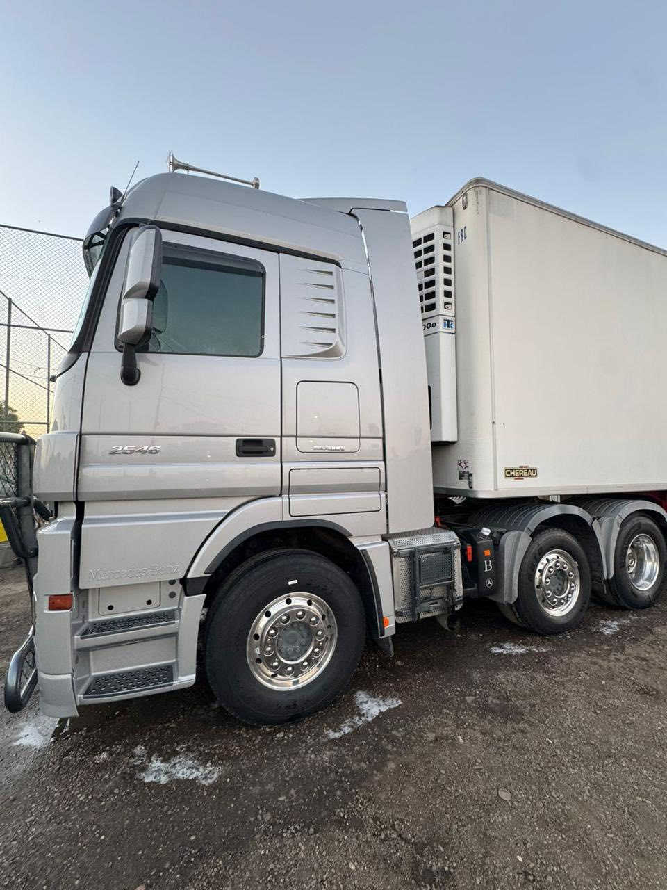 السلام عليكم اكتروس 2008اوتماتيك حجم 25/46فول مواصفات تبريد رتايدر  عربانه شيرو موديل 2006جهاز 200aقايش عريض السعر 775$الاتصال على الرقم ***********//‭٠٧٧١ ٧٣٨ ٤٤٣٧‬
