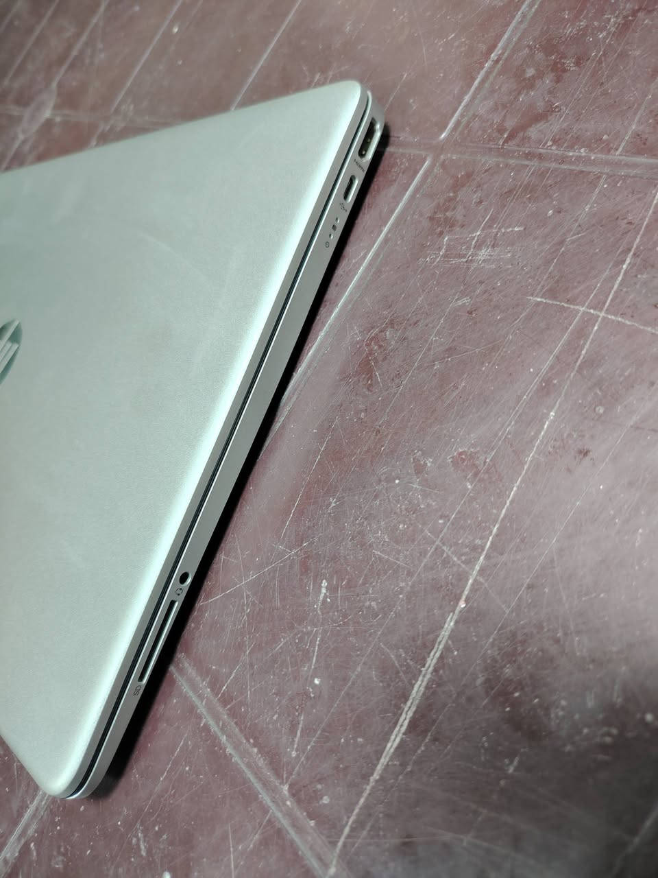 سلام عليكم لابتوب للبيع جديده بعده نظافه ١٠٠ بال ١٠٠
مواصفاته كدامكم
عارضه ٥٥٠
مكاني بغداد العبيدي ***********
