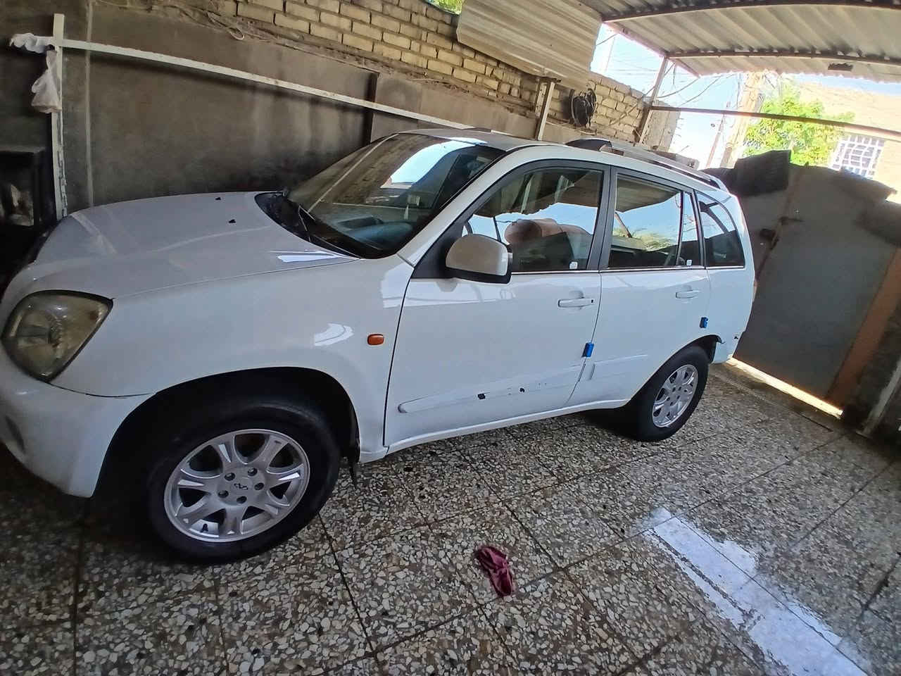 السلام عليكم
شيري تيكو موديل 2012 
كير ميكانيكي 
محرك 2000 مرغوب 
تبريدها فول +مسويلها ادامه كاملة للميكانيك 
السيارة سليمه من الحوادث بيها كم طخه بسيطه تجي وتكلبها 
رقمها بغداد انكليزي السيارة نظيفة امانت الله 
سعرها 55 ورقه وبيها مجال بسيط للشراي واذا مو شراي فدوه اروحلك لا تخابر 
الشراي على هذا الرقم يتصل ***********
