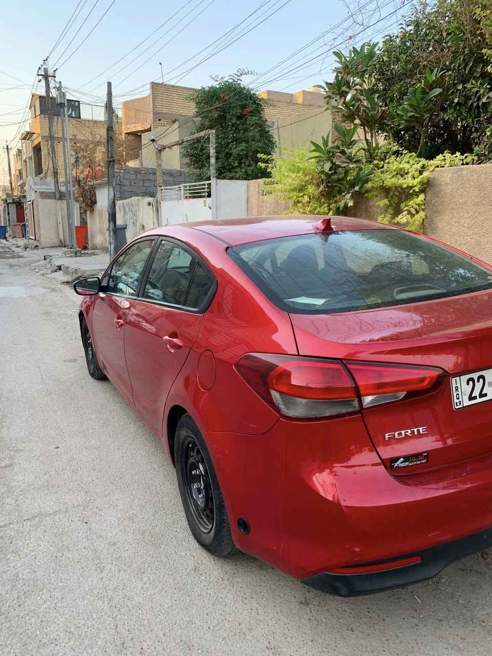 سيارتي🚗كيا فورتي وارد كندي موديل ٢٠١٨
ماشيه ١٢٤ كم 
حادث جاملغ ايمن وبنيد بدون ايرباك نفسهن  بس مصبوغات والباب جهة الجاملغ توحيد لون بدون حادث. 
شاشه لمس / كامره خلفيه 
تايرات ٥ جدد قبل شهرين مبدلات/ باتري قبل شهر مبدل جديد. 
محرك مجفت بالجديد / ومنظومة الراديتر كلهة جديده مبدلات. 
منظومةغاز جديدة اقل السنه من شادهة. 
تحكمات ستيرن. 
الگير والصدر الامامي والخلفي مكفولات.  

السعر ١١٠ ورقة وبيهة مجال 
***********
بياع /الرساله الثانيه
