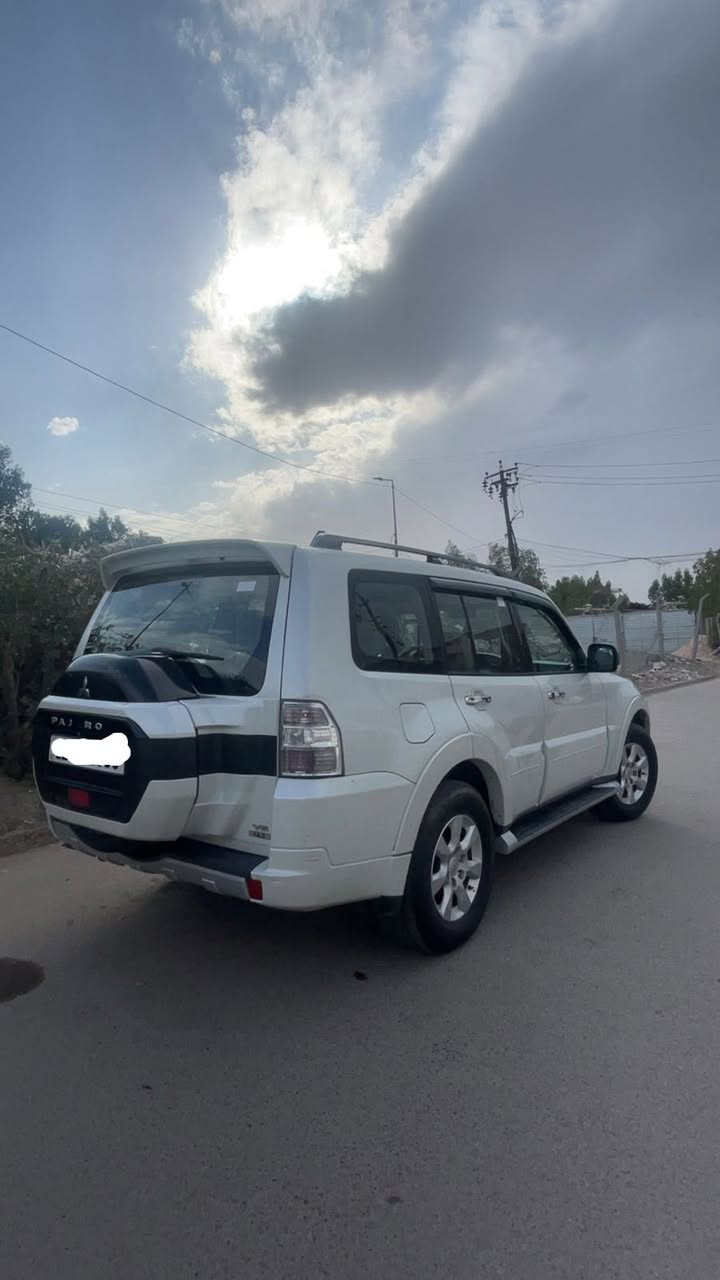 السلام عليكم
باجيرو 2015 حبتور 
السياره فول مواصفات مكفوووله على وضع الشركة
-جلد
-فتحت سقف(سلايت)
-حساسات
-كامره خلفيه
-محرك3500
فول مواصفات الحبتور
السياره جديده ونضيفه 
تخم تايرات جديد
ادامه المنظومة الوقود كامله 
السياره ماشيه 84 الف قابل للزياده
رقم بغداد باسمي التحويل ثاني يوم
سعر السياره (19،000$  )
وبيها مجال ان شاء الله
مكان السياره بغداد الرصافه 
الاستفسار الاتصال على الرقم
***********
