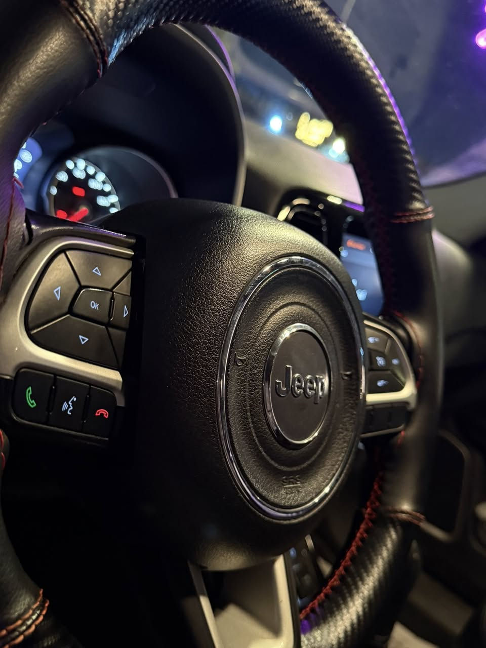 𝑱𝑬𝑬𝑷  𝑪𝑶𝑴𝑷𝑨𝑺𝑺  𝑳𝑨𝑻𝑰𝑻𝑼𝑫𝑬   𝑨𝑾𝑫‏
‏4x4
موديل2018
دبل اكسل

⭕️حادثها سخيف طخه بدعاميه الاماميه بامريكا مثل ماموضح بصور والجنطه بالعراق ممصلحه ⭕️

ماشيه٦٦ الف ميل

بصمة
تشغيل عن بعد 
رادار امامي و خلفي وجانبي
صندوق شفت 
تبريد قطعتين
كشن جلد
كشن تدفئة 
ستيرن تدفئة
كشن كهربائي 
شاشة كبيرة
نظام GPS
شحن موبايل وايرليس
تحكمات ستيرن
تحديد مسار
تثبيت سرعة

🪫
السعر :136 وبيها مجال
للاستفسار ***********
