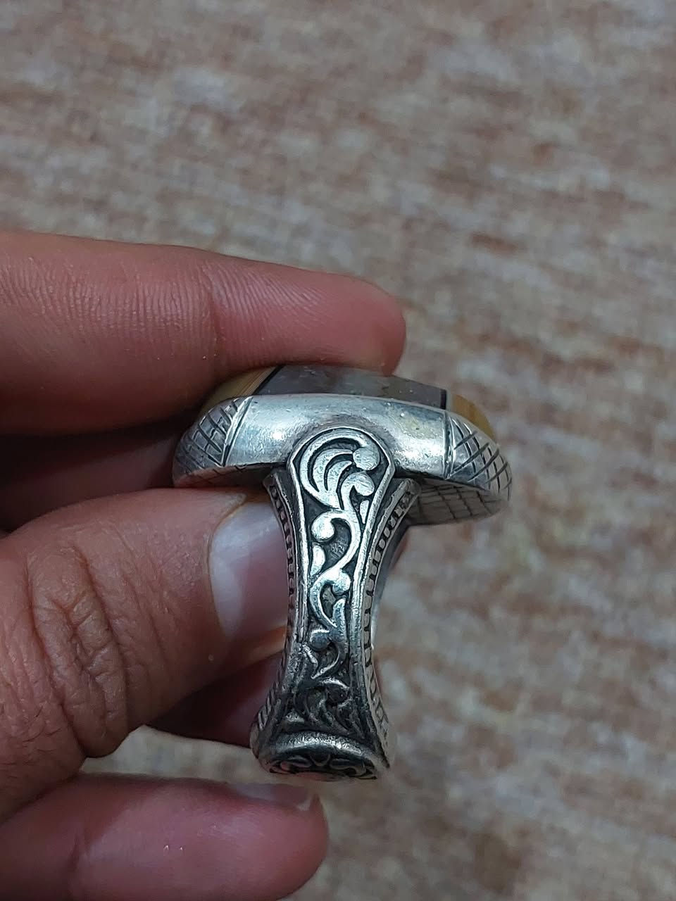 سليماني نحله صياغه ثقيله سلجوقيه فضه عيار ٩٢٥ حجر قديم واصلي مكاني بغداد ماعندي توصيل ***********
