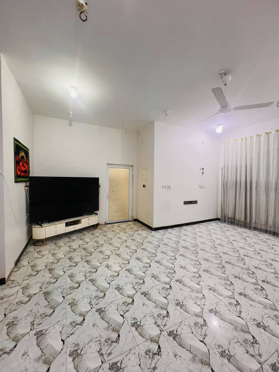 (#أَعَــــــــــــــــــــلَأَنَ) 
   ((#مكتــب_شمــس_الباحــث_للعــقارات_السماوة))

دار للبيع ▪️ في منطقه ال 36 
المساحــه ▪️259m موقع مميز جداا 

 يتكون من غرفتين  نوم صاله  واستقبال مطبخ ومجمعات صحيه   سنه البناء 2024

لمعرفه السعر اترك تعلق داخل المنشور    

#حاب_تعرض_عقارك_كل_ماعليك_مراسلتنا_على.          _الخاص_أو الأتصل_على_أرقام_المكتب https://www.facebook.com/shamsalbhith?mibextid=LQQJ4d

     شمس الباحث للعقارات السماوة 
                       بأدارة    
             ابو مؤمل الفرطوسي      
                  ***********      ***********

(🌹#شعارنا_الأمانة_والثقه_والأخلاص_في_العمل🌹)
