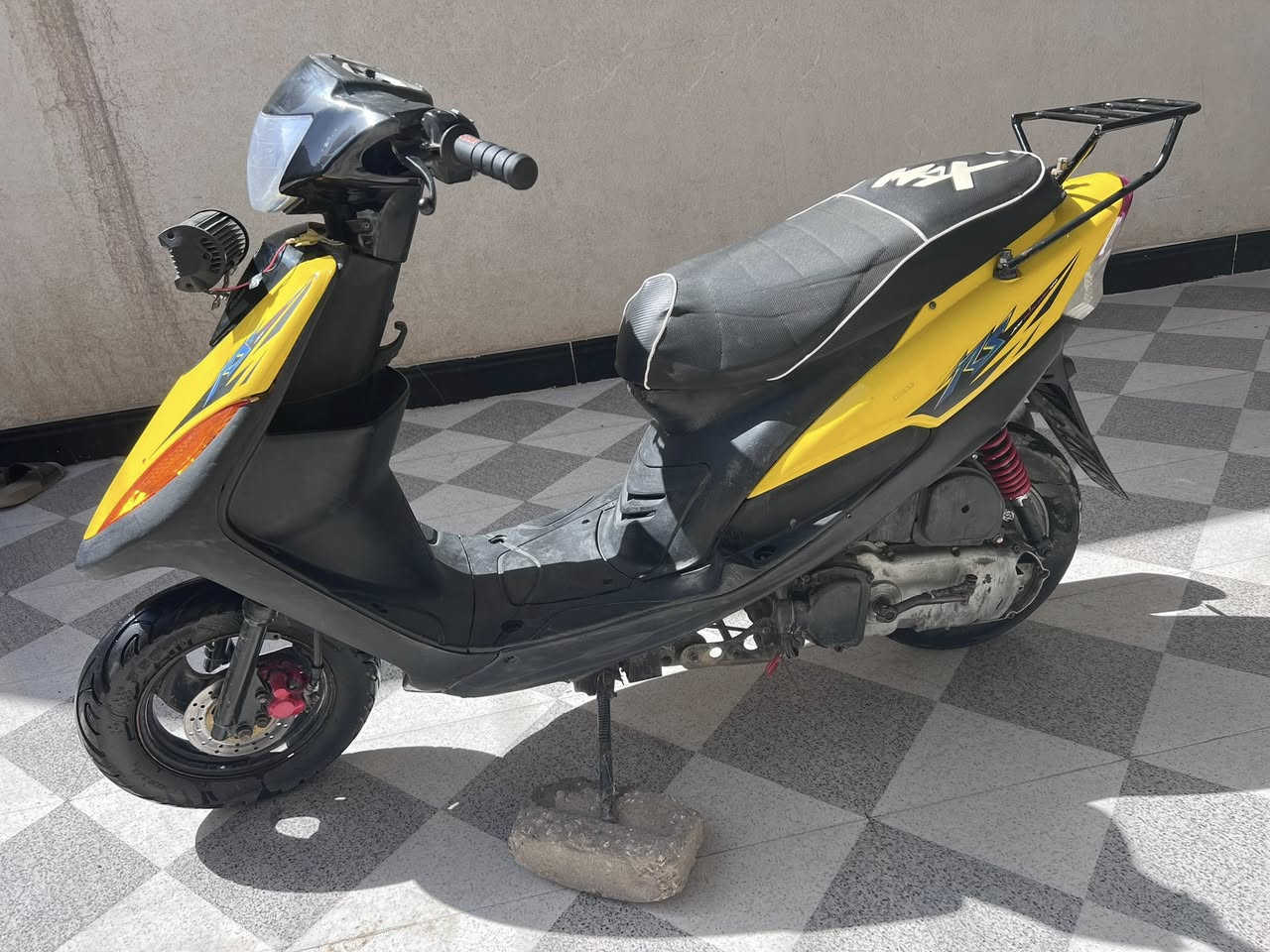 دراجه ماكس عدله للبيع مفتوح الدراجه كامله كلشي شغال بيه كهربائيات سلف نقص بس لايت امامي فقط المكان التضحيه السعر 450 الاتصال واتساب فقط   ***********
