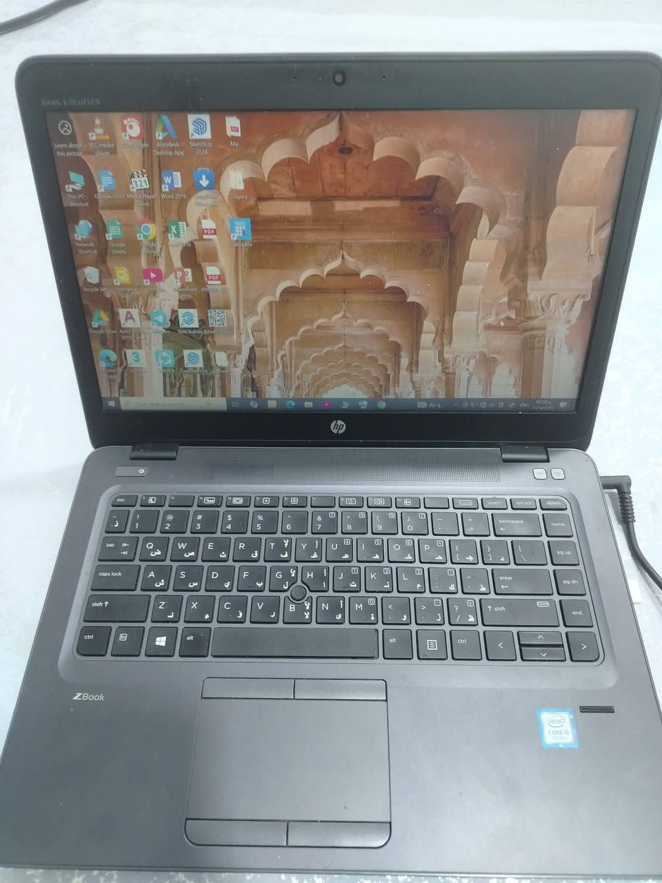 السلام عليكم :
لاب توب hp للبيع

 نضيف جداً بالاضافة لاحتوائه على نضام البصمة ومعالج قوي..

بطارية في حالة ممتازة

يشغل جميع برامج الاوفس

يشغل جميع برامج التصميم ثلاثي الابعاد

باقي المواصفات موضحة بالصور

ملاحضة / زر المساحة فقط لا يعمل وتم استبدال الزر بزر alt
للتواصل *********** مكاني القائم / الكرابلة
