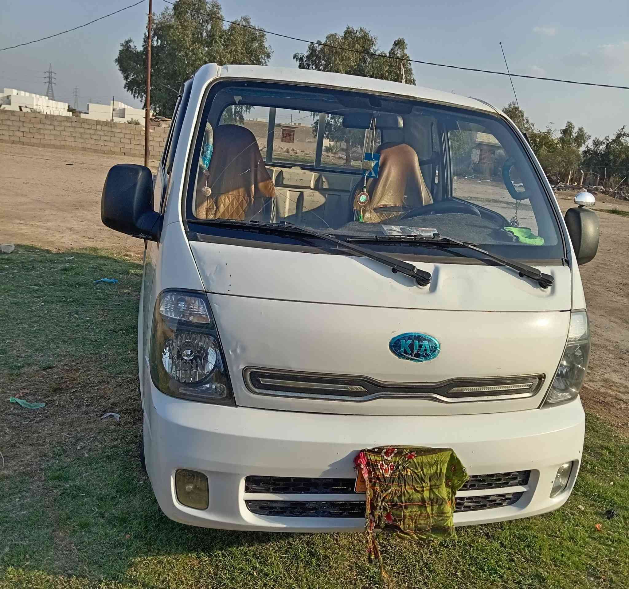 السلام عليكم من رخصة مديرالكروب سياره لبيع ٢٠١٤ السياره مكفول كير محرك تخم تاير بيه صبغ بل باب العبري *********** مكاني كربلاء طريق النجف كربلاء العمود ١٠٣١# ٩٨وبيه مجال السيارة رقم انكليزي بغداد
