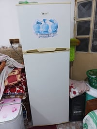 ثلاجه للبيع ١٨ قدم السعر ١٥٠ وبيها مجال تواصل 07721770443