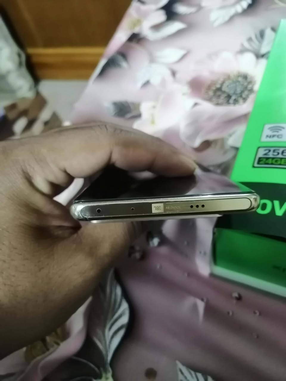 السلام عليكم
انفنكس نوت ٤٠برو 
ذاكره ٢٥٦
رام ٢٤ 
شحن ٧٠ واط واير لس ٢٠ 
بطاريه ٥ الاف
دبل سماعه من jBl
كامره ١٠٨ ميغا 
تردد شاشه ١٢٠ هرتز  

كامل ملحقات مكفول من الزلغ استخدام بيت  ملحقات مالته بلكارتون مامفتوحات

(مجرد ثلم صغير اباب مال الخط بيدي من طلعت الخط ماماثر ولو بنسبة ١٪) 

السعر ٢٥٠ بي مجال حك جيتك
المكان النجف الاشرف خلف ملعب النجف 
تواصل واتساب ***********
