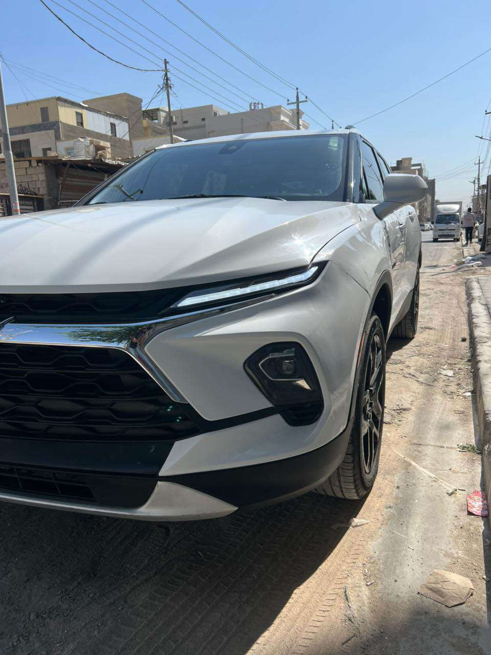 السلام عليكم  شفر بلايزر ٢٠٢٤ 
وارد امريكي السيارة حادثهة موضح امامك ب الصور قطعتين البنيد مبدل والجاملغ راجع نفسة 
السيارة فول مواصفات للاخير السيارة بلاك توب 
السيارة بيها فحص مؤقت منفيسها ب اسمي 
العنوان البصرة 
***********
بيع او مراوس Singapore
