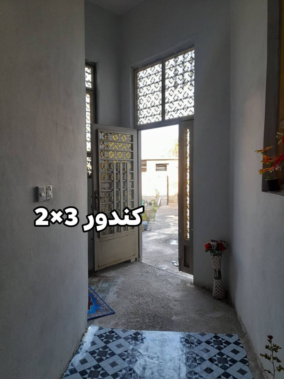 سلام عليكم بيت للبيع مساحه ٣٠٠ متر متكون من ثلاثه غرف وصاله وستقبال ومطبخ في منطقه الأسود طريق رابط بعقوبه والخالص قرب جامع براهيم الدسوقي الاتصال على الرقم ***********
