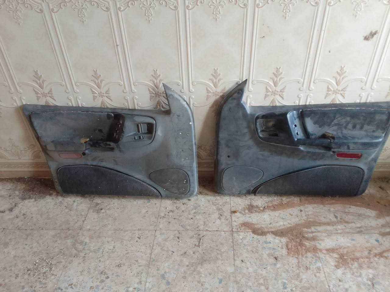 تخم بطايين مع كنترول و زوج مرايات للبيع
***********
