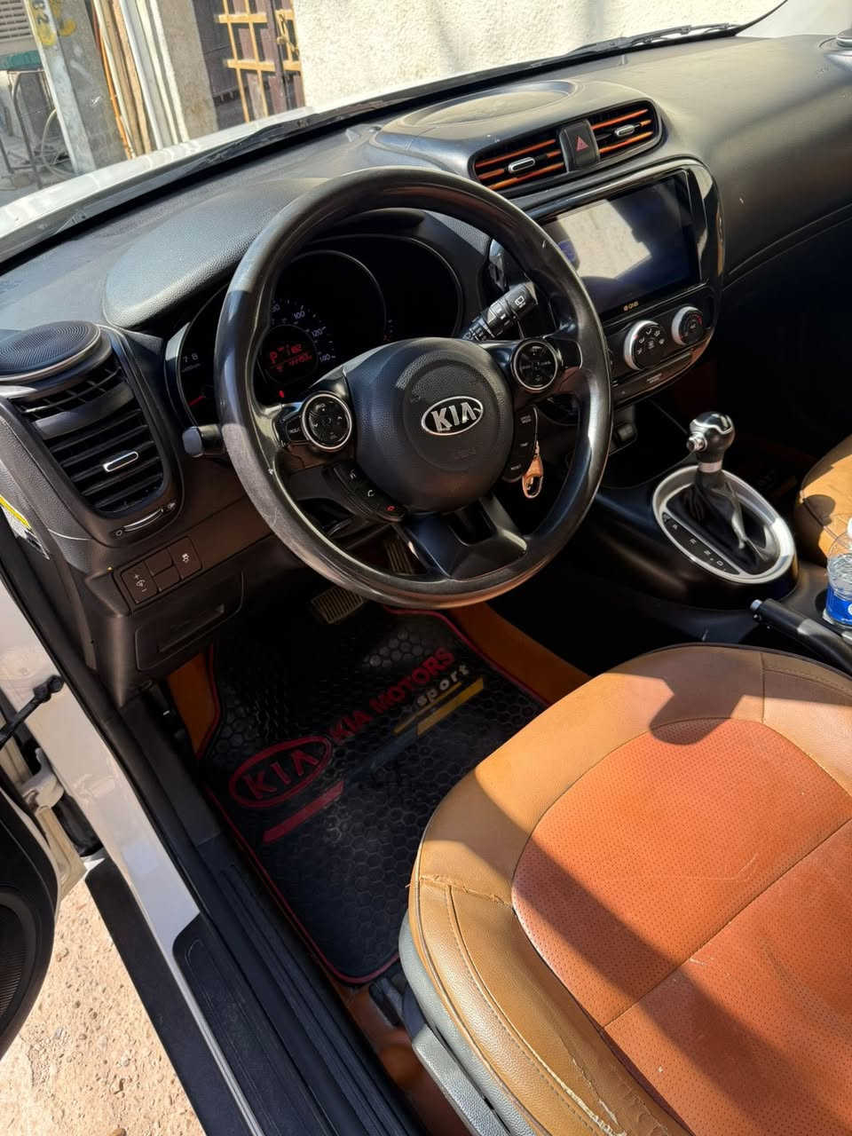 سلام عليكم كيا صول موديل 18 
موصفات عاديه
حادث بنيد و جاملغ باب مبدل نفس لون 
صبغ حافت صندوك  محرك 1600
بغداد حي الجامعه 
***********
سعر 105 بيه مجال
