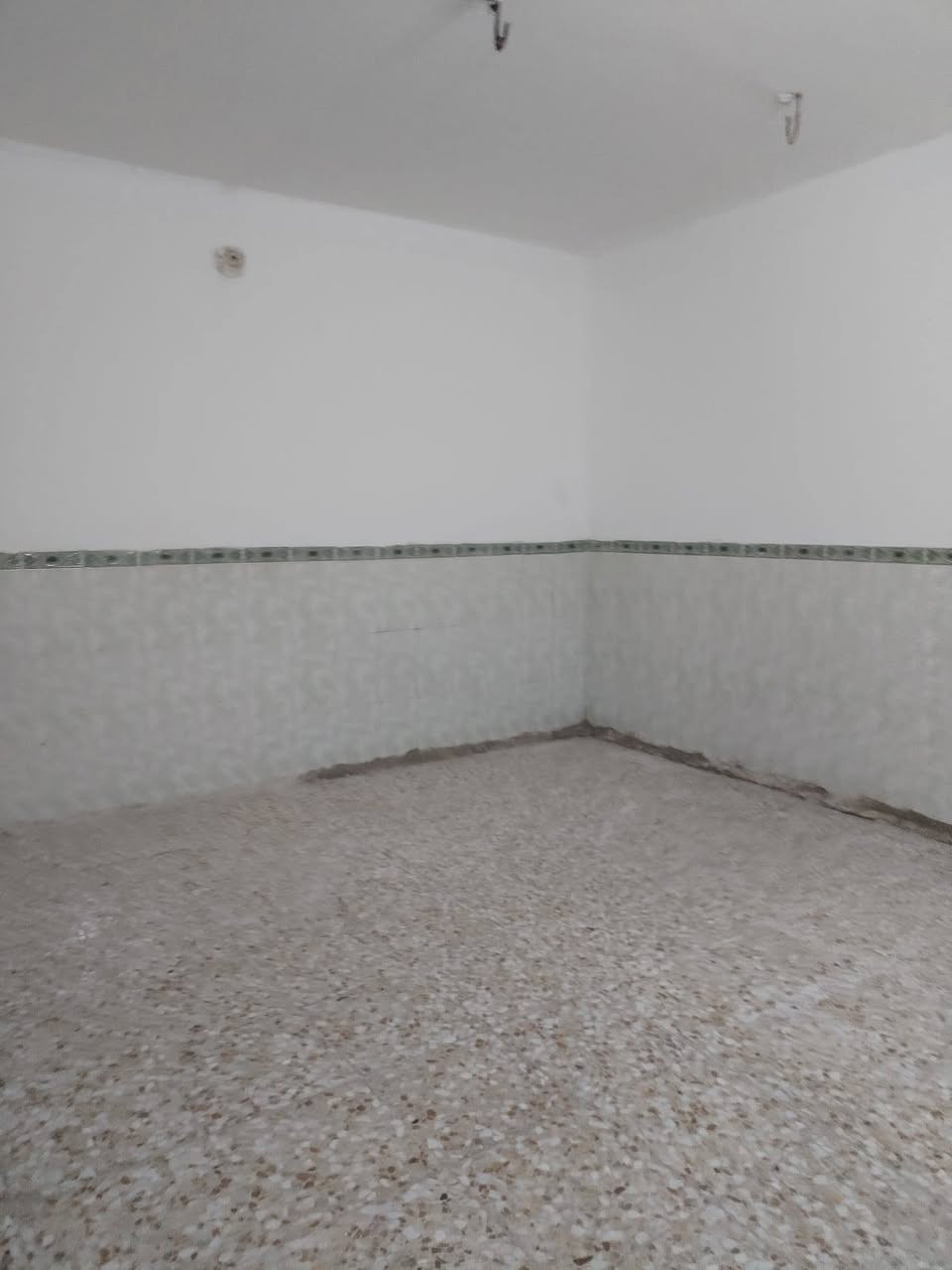 دار للايجار 
150 م الايجار 500
نجف حي المهندسين قرب مطعم الخيمه
 يحتوي ع 3 غرف نوم وصالتين ومطبخ وصحيات


**إذا كنت صاحب هذا الإعلان وتريد حذفه لأي سبب، رجاءا أرسل رسالة إلى الدعم الفني**