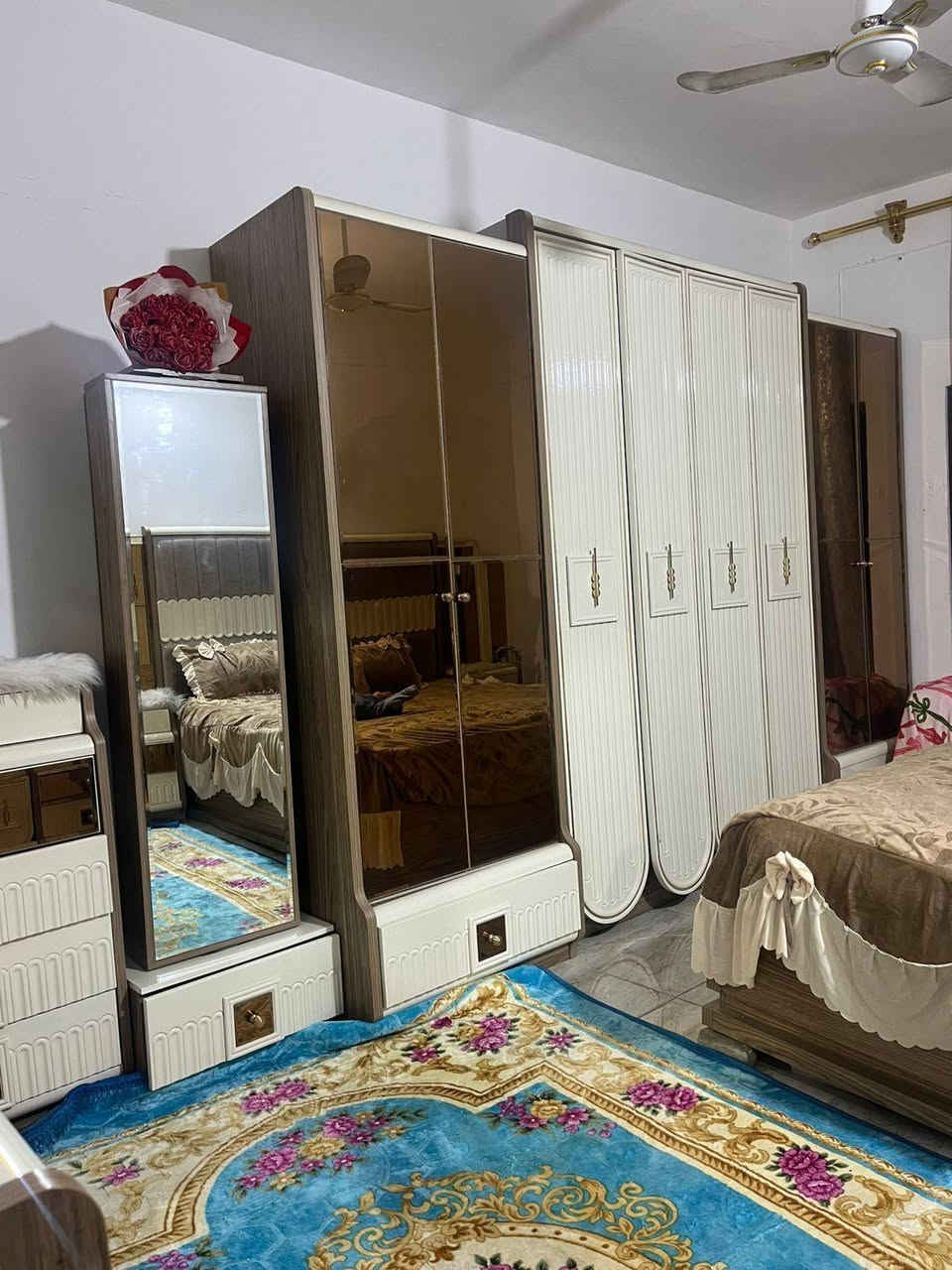 السلام عليكم
غرفة نوم ايطالي نضيفه بيها اضرار بسيطة
ضخمه ثقيله
السعر مليون و250 الف
للاستفسار ***********
