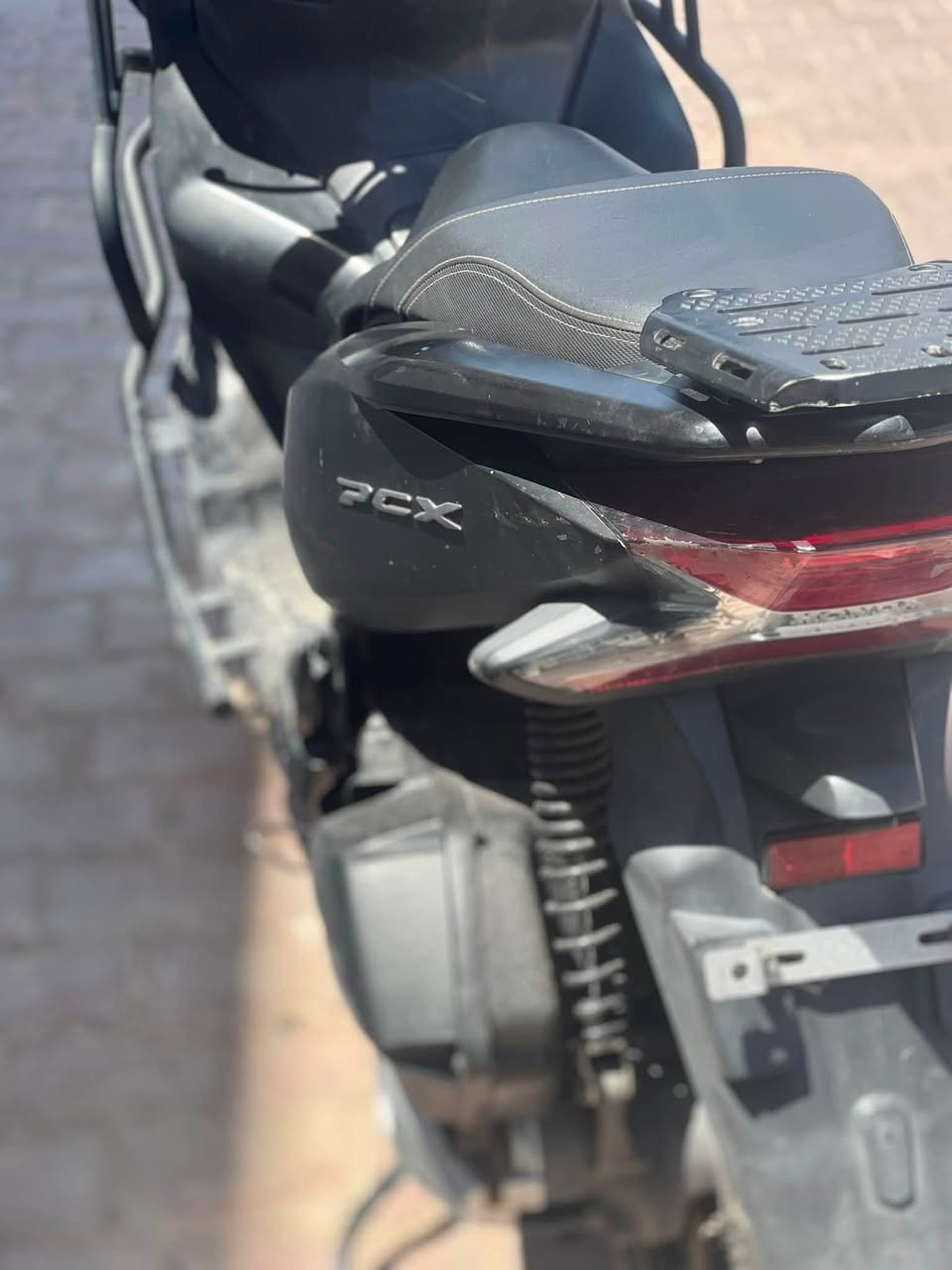 سلام عليكم
شباب pcx جيل ثالث

دراجة مكفولة كفالة عامه وبعد احلى من الصور 

دراجة خير من الله ب 1850 وبيها مجال

مكانها مدينة الصدر ق77

ملاحضة الدراجة ما مغسولة فه بيها تراب
*********** للتواصل
