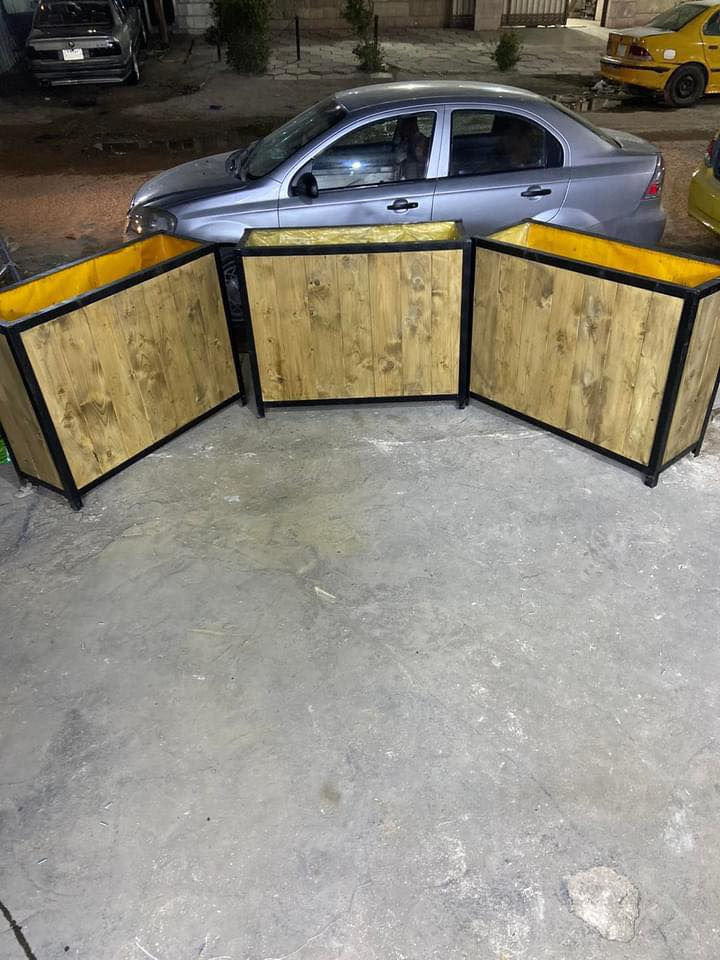 دارك لاعمال الحداده
سنادين خشب +حديد 
يتم التغليف من الداخل لايلون زراعي 
وطلاء الخشب ومعالجة ليناسب اجواء العراق 
يمكن استخدام زرع طبيعي او صناعي
القياسات تفصال حسب الطلب 
تستخدم في المطاعم والكافيهات والحدائق وداخل وخارج المنزل 
للستفسار مراسلة الصفحه او الاتصال على الرقم ***********
