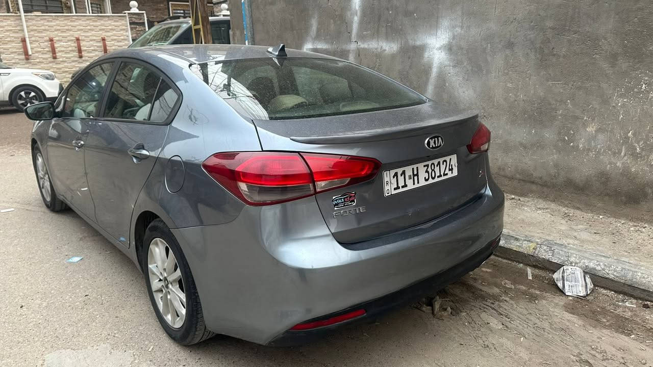 السلام علیکم کیا فورتي وارد امريكي موديل 2017 رقم بغداد الجديد هزة وسنوية جديدة تحويل ثاني يوم محرك 2000 دوش كير اي تي المرغوب حادثها بسيط کلش موضح بالصور مع السونار بس ربع البنيد شاصي لغد مكفولات بدون دواخل المواصفات شاشة كبيرة اصلية كاميرا خلفية ثلاث وضعيات قيادة وباقي المواصفات المعروفة السيارة جاهزة للبيع فقط السعر 113 ورقة بيها مجال بسيط حق الجية للاستفسار *********** مكان السيارة بغداد
