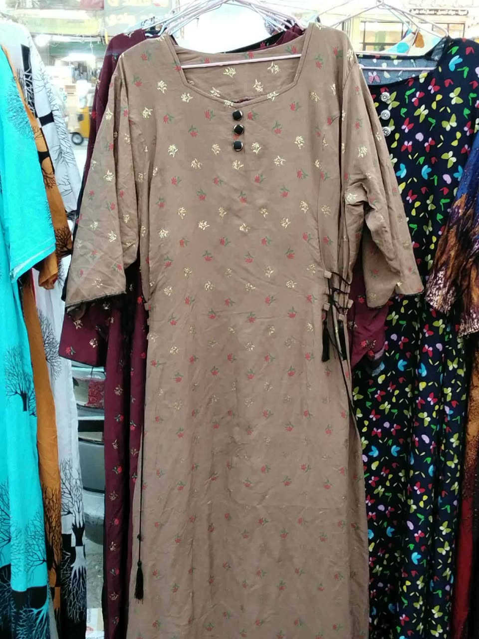 السلام عليكم 
عندي بضاعة كاملة مال دشاديش نوعية درجة اولى قماش اصلي كشمير ايطالي
سعر درزن الطويل ٥٠
سعر درزن القصير ٤٠
سعرد المفرد الطويل 6
سعر المفرد القصير 5 
مكاني بغداد


**إذا كنت صاحب هذا الإعلان وتريد حذفه لأي سبب، رجاءا أرسل رسالة إلى الدعم الفني**