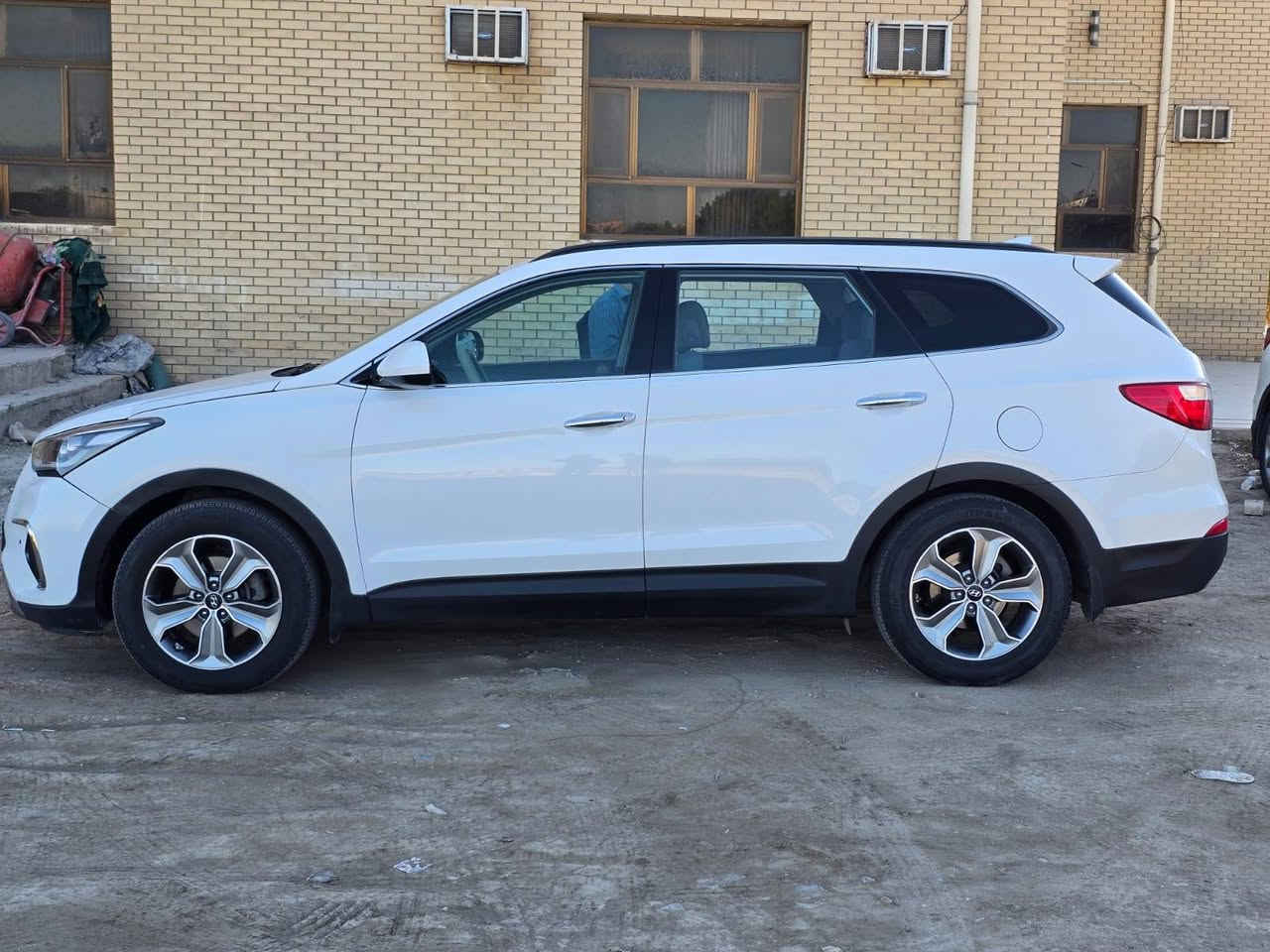 سنتافي كراند موديل 2015 وارد امريكي حادثها بنيد و جاملغ ماشي 127 تبريد ثلاث قطع  مكان السياره ناصريه مركز 
السعر 160
***********
