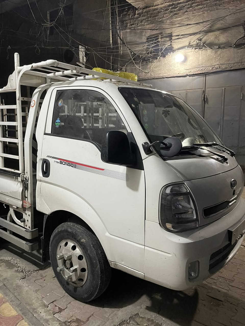 سلام عليكم فحل تك موديل2012امحدث20رقم سليمانية بسمي انكليزي تحويل ثاني
***********
حداديه اماميه خلفيه جديد 
تخم تاير خلفي لاسه جديد امامي كوموهو زوج جدد
مكينه3000مفتوح دكشن فوفون اهل المصلحه ايعرفوهة
عليهة منضومة زنون اصلي حته البلوجكتر زنون
وتحديث كله اصلي من ماصدات او بنيد ودعاميه وبراكيت دعاميه 
بيهة ويل كب امامي كوري اصلي 
تحويره14استد27خلفي 
تانكي كاز100L
تبريد ثلج
اوبيهة بعد اوي شغلات ممذكور 
مكاني بغداد شارع الكفاح ساحه الجكاير
