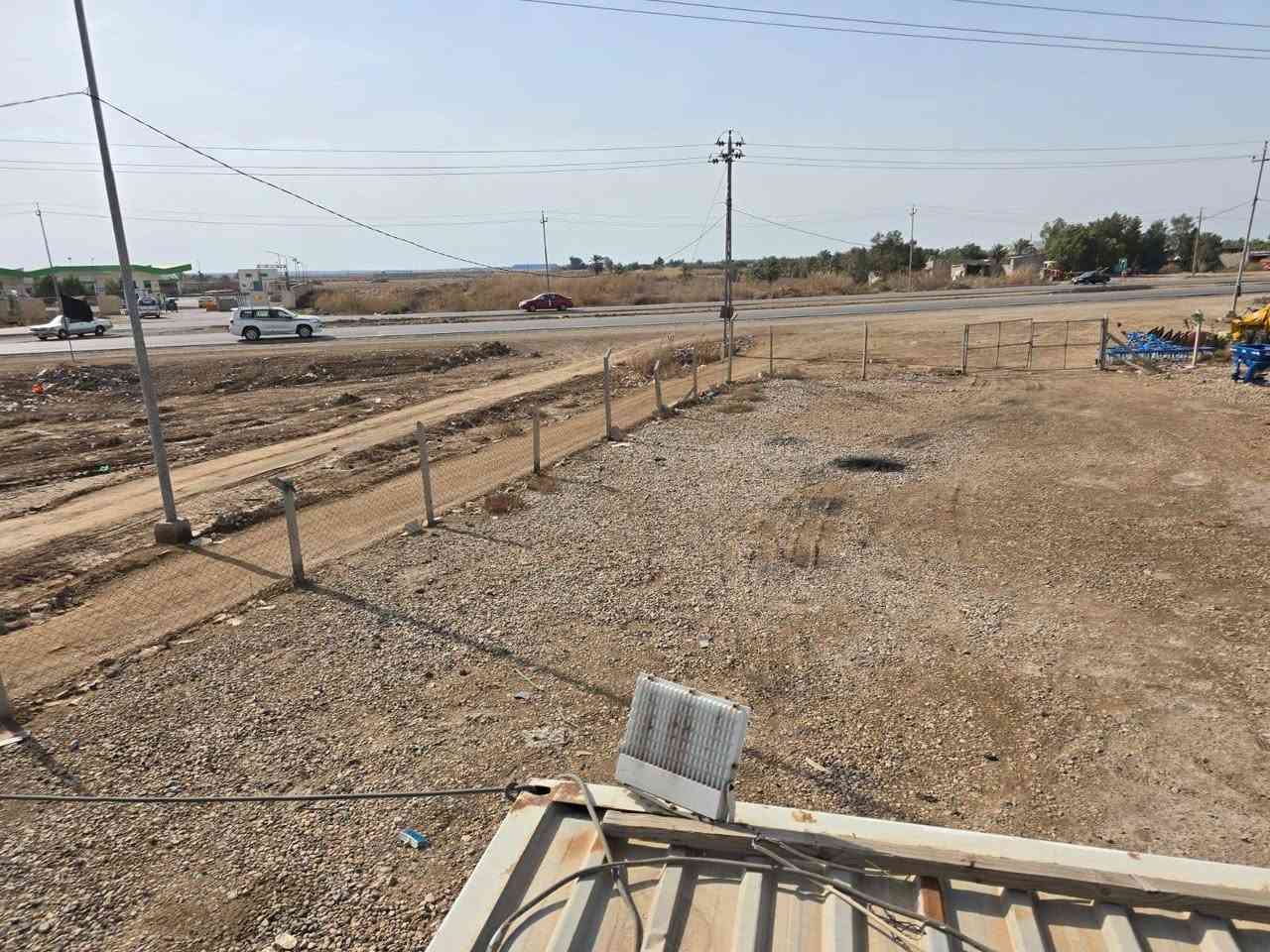 السلام عليكم
للبيع قطعه ارض المساحه دونم ونص
عل 117 عقدهة  يوجد كهرباء ماء بيهة
وجه عل شارع العام طريق كوت بغداد
العنوان واسط العزيزية مقابيل المحطه الحكوميه محطه ابو نور باقي التفاصيل اتصل ودلل رقم الهاتف***********
