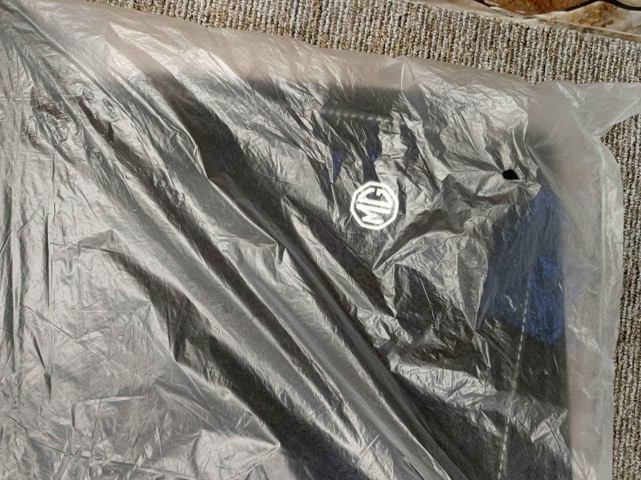 سلام عليكم اخوان عندي كاعية MG5 شكل جديد للبيع بلادي مال MG 5 وهذا الرقم ***********
